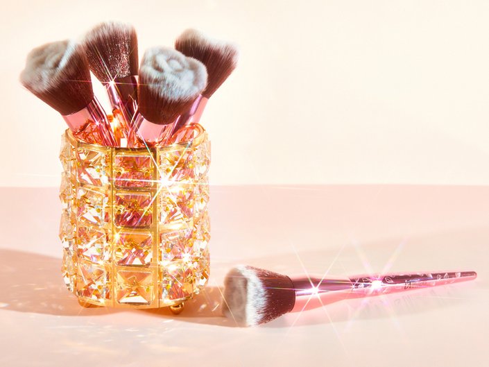 it-cosmetics-flower-brush