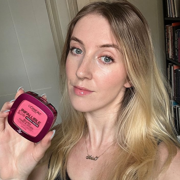 ari wearing the loreal paris infallible blush