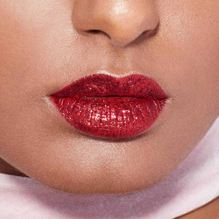 How to Apply and Maintain a Flawless Glitter Lip