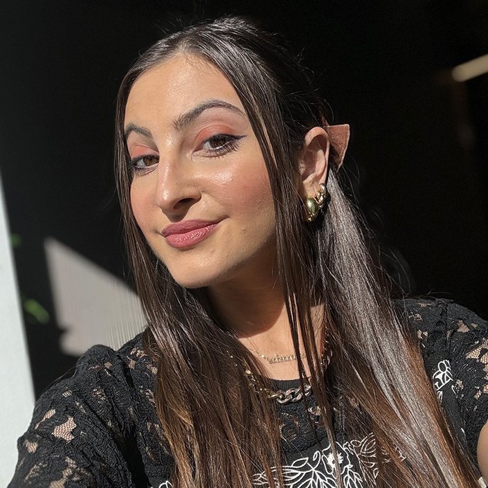 Editor wearing the Maybelline New York Color Tattoo Eye Stix in the shade I am Powerful