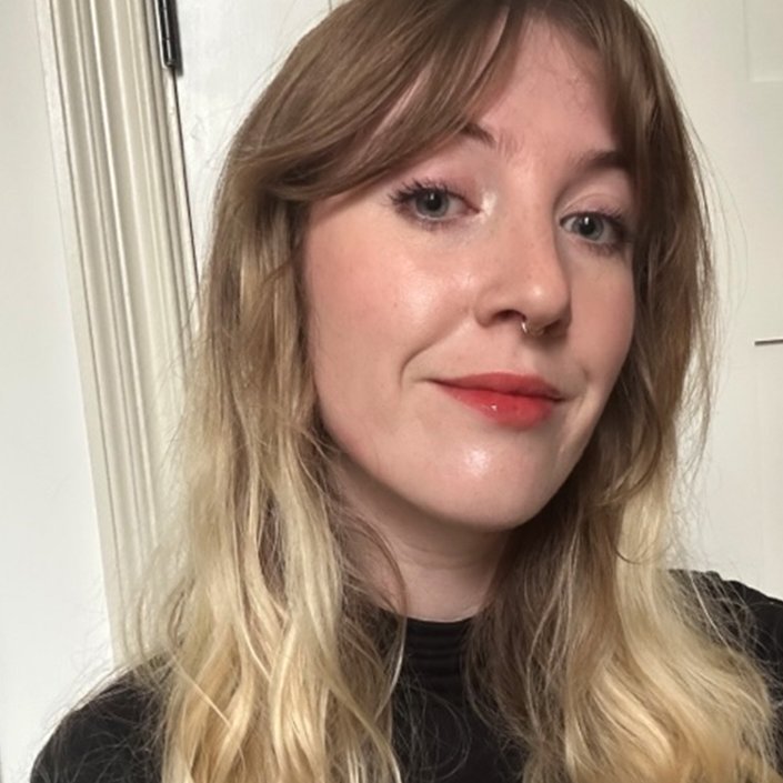 Editor wearing the Maybelline New York Color Tattoo Eye Stix in the shade I am Shining