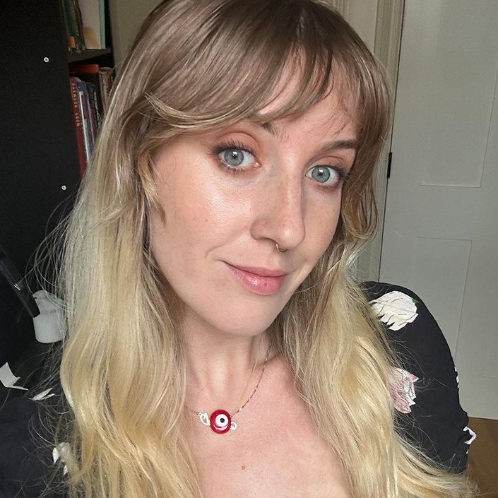 Picture of the editor wearing a brown smoky eye